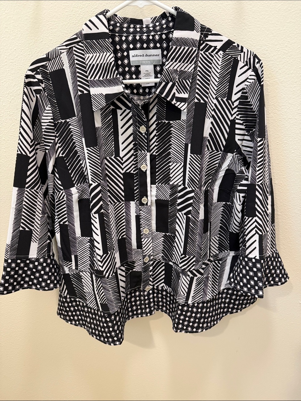 NWOT Alfred Dunner Black & White Geometric Button-Down Blouse, Size PXL